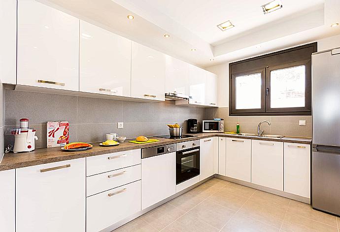 Equipped kitchen . - Villa Dionysos . (Photo Gallery) }}
