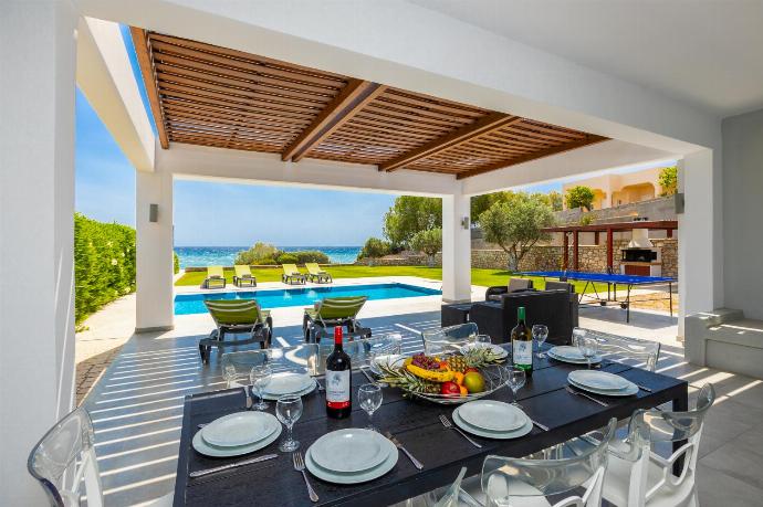 Sheltered terrace area . - Villa Dionysos . (Photo Gallery) }}