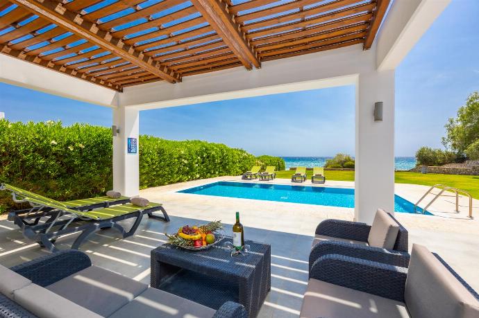 Sheltered terrace area . - Villa Dionysos . (Photo Gallery) }}