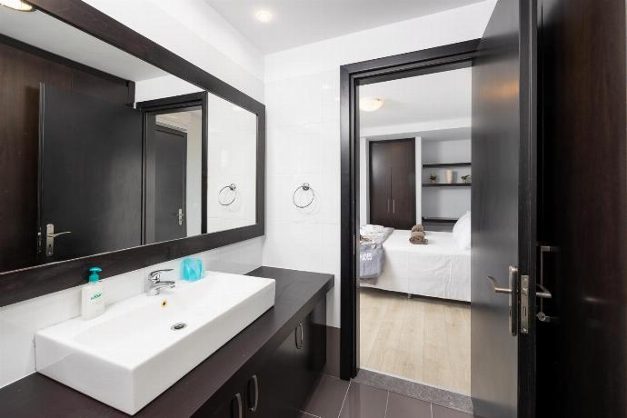 En suite bathroom with shower . - Villa Dionysos . (Photo Gallery) }}