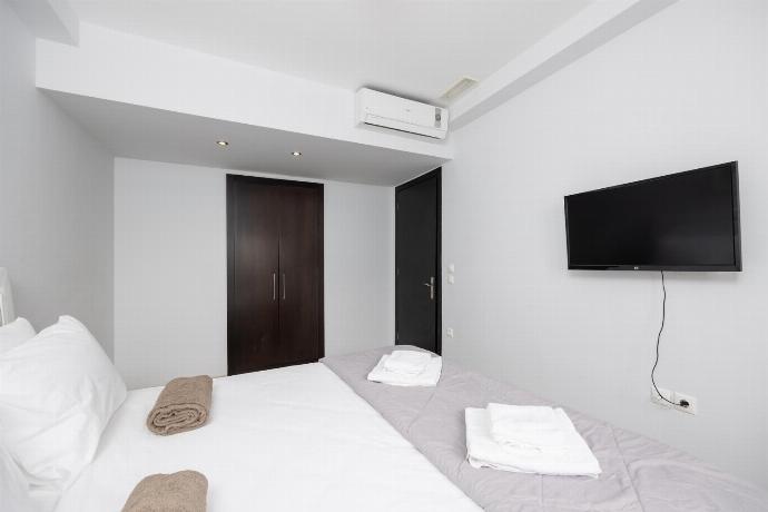 Double bedroom with A/C and TV . - Villa Dionysos . (Photo Gallery) }}
