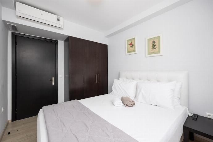 Double bedroom with A/C and TV . - Villa Dionysos . (Photo Gallery) }}