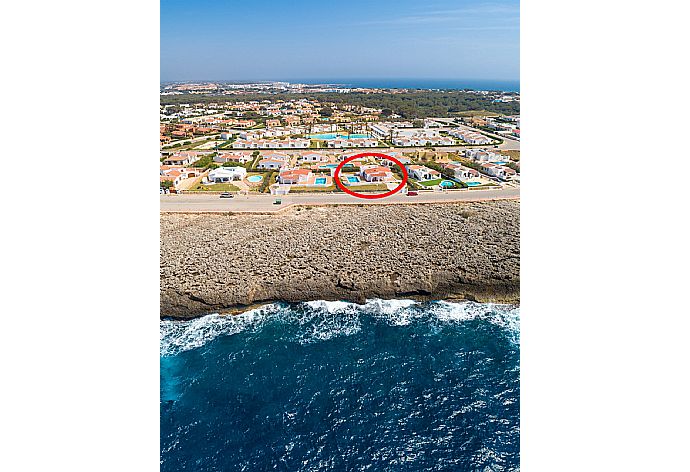 Aerial view showing location of Villa Mar . - Villa Mar . (Galerie de photos) }}
