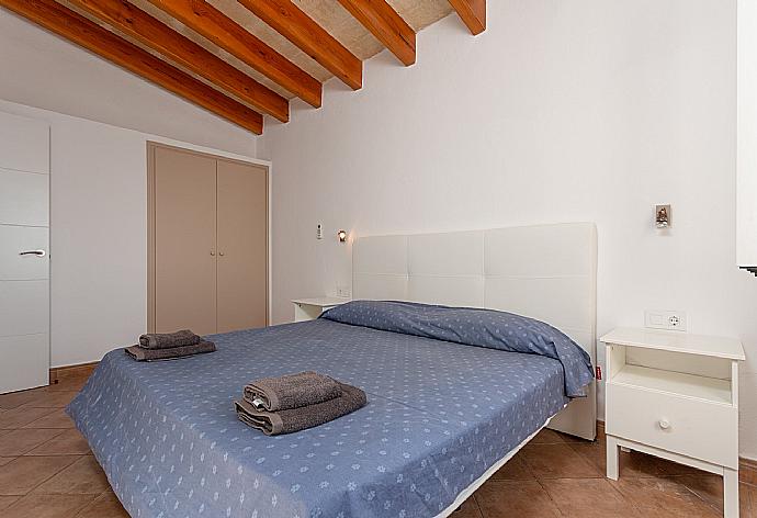 Double bedroom with A/C and sea views . - Villa Concha . (Photo Gallery) }}