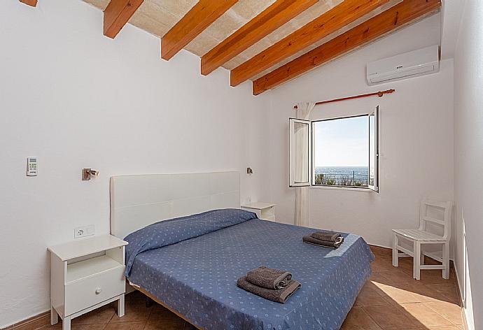 Double bedroom with A/C and sea views . - Villa Concha . (Galería de imágenes) }}