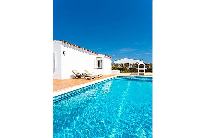 Private pool and terrace . - Villa Concha . (Fotogalerie) }}