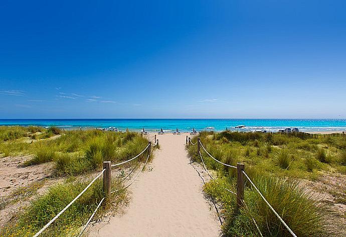 Local beach . - Villa Sa Lluna . (Galerie de photos) }}