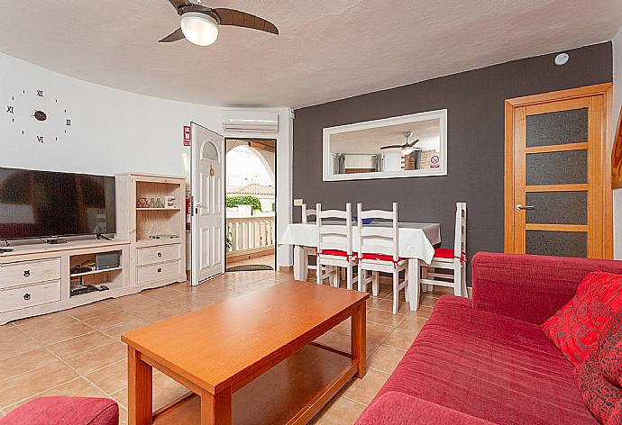 Living room with sofas, dining area, ornamental fireplace, WiFi internet, satellite TV, and DVD player . - Villa Maria . (Galería de imágenes) }}