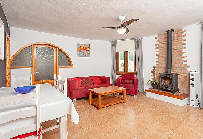 Living room with sofas, dining area, ornamental fireplace, WiFi internet, satellite TV, and DVD player . - Villa Maria . (Galería de imágenes) }}