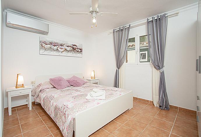 Double bedroom with A/C . - Villa Maria . (Galería de imágenes) }}