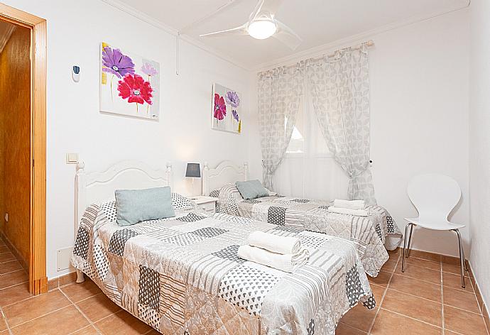 Twin bedroom with A/C . - Villa Maria . (Galería de imágenes) }}