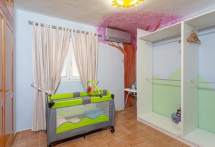 Spare room with A/C . - Villa Maria . (Galerie de photos) }}