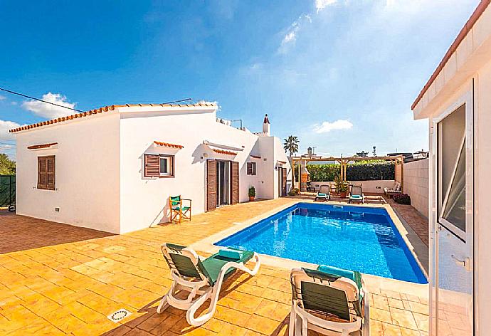 Beautiful villa with private pool and terrace . - Villa Mari . (Galería de imágenes) }}