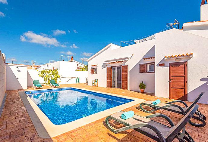 Beautiful villa with private pool and terrace . - Villa Mari . (Galería de imágenes) }}