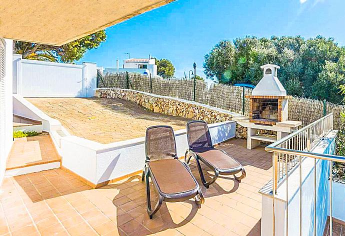 Terrace area with BBQ . - Villa Casa Xaloc . (Galerie de photos) }}