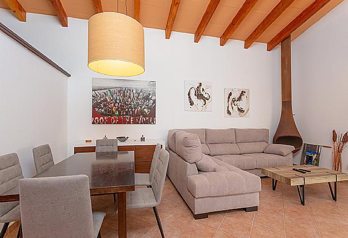 Living room with sofas, dining area, ornamental fireplace, WiFi internet, satellite TV, DVD player, and terrace access . - Villa Casa Xaloc . (Galleria fotografica) }}