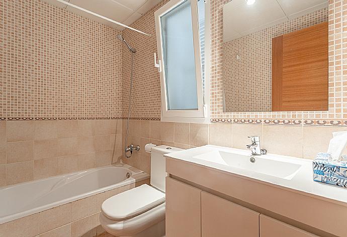 Family bathroom with bath and shower . - Villa Casa Xaloc . (Галерея фотографий) }}