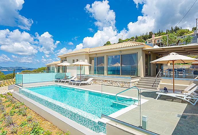 Beautiful villa with private pool and terrace with panoramic sea views . - Villa Lassi Illios . (Galleria fotografica) }}