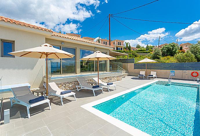 Beautiful villa with private pool and terrace . - Villa Lassi Illios . (Fotogalerie) }}