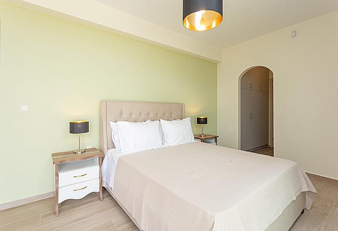 Double bedroom with en suite bathroom, A/C, and terrace access with sea views . - Villa Lassi Illios . (Photo Gallery) }}