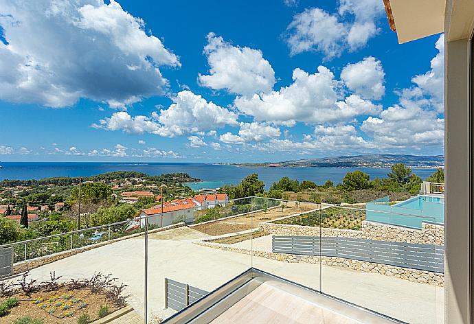 View from bedroom balcony . - Villa Lassi Illios . (Fotogalerie) }}