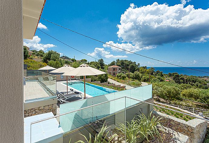 View from bedroom balcony . - Villa Lassi Illios . (Fotogalerie) }}