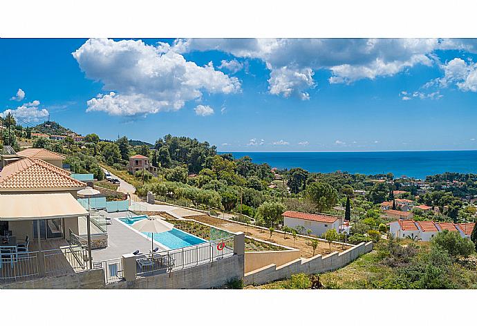 Beautiful villa with private infinity pool and terrace with panoramic sea views  . - Villa Lassi Fos . (Галерея фотографий) }}