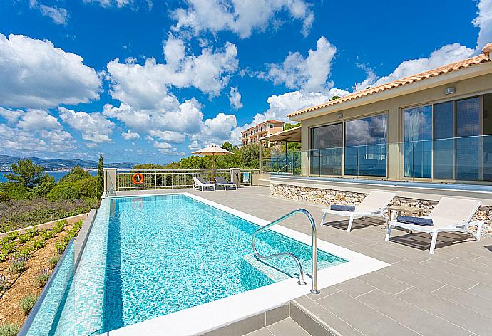 Beautiful villa with private infinity pool and terrace with panoramic sea views  . - Villa Lassi Fos . (Galerie de photos) }}