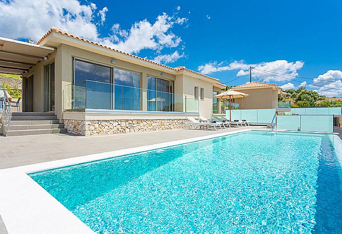 Beautiful villa with private infinity pool and terrace . - Villa Lassi Fos . (Galerie de photos) }}