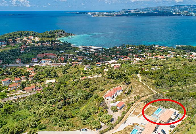 Aerial view showing location of Lassi Fos . - Villa Lassi Fos . (Fotogalerie) }}