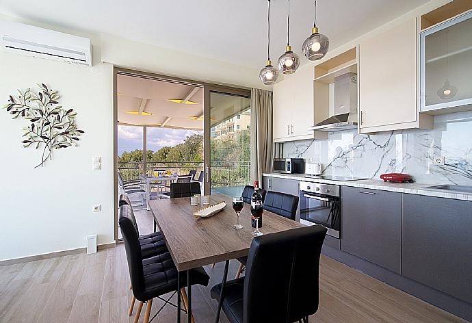 Equipped kitchen with dining area and terrace access . - Villa Lassi Fos . (Photo Gallery) }}