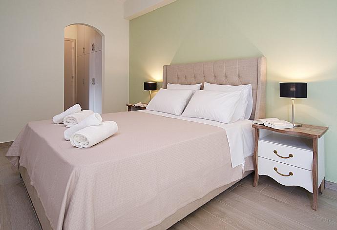 Double bedroom with  beautiful view and terrace access . - Villa Lassi Fos . (Galleria fotografica) }}