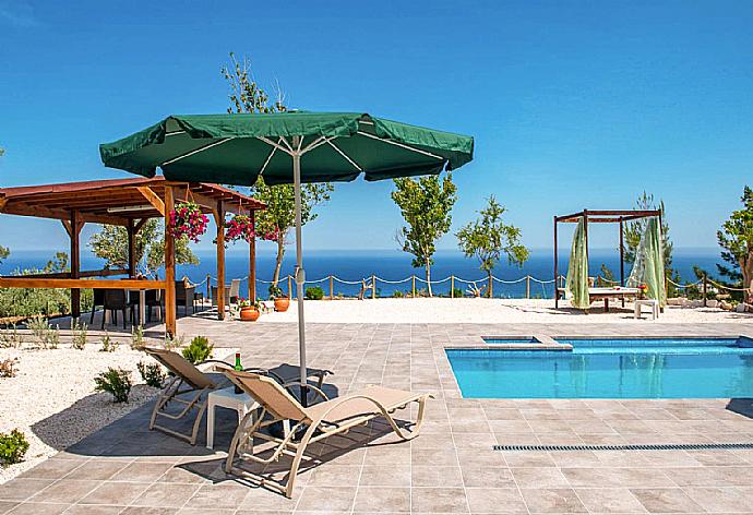 Private pool and terrace with panoramic sea views . - Villa Paradiso Sunset . (Fotogalerie) }}