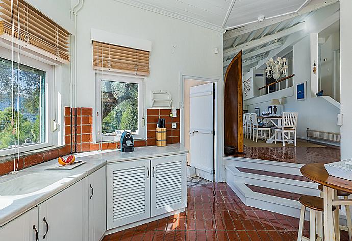 Equipped kitchen with dining area  . - Villa Pelago . (Galleria fotografica) }}