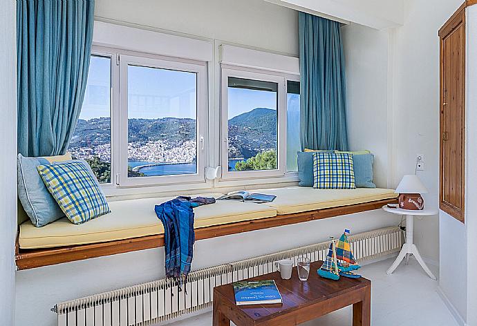Lounge area with beautiful views . - Villa Pelago . (Fotogalerie) }}