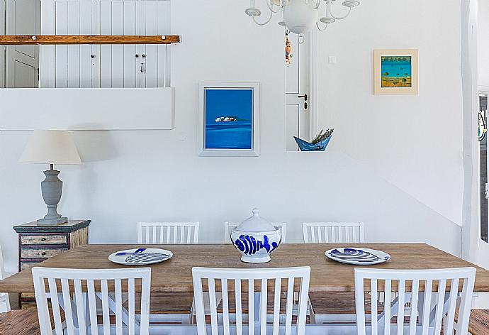 Dining area  . - Villa Pelago . (Photo Gallery) }}