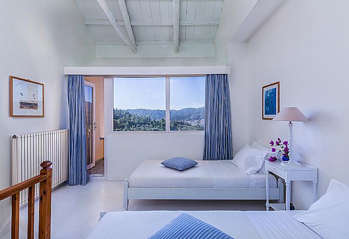 Twin bedroom with terrace access . - Villa Pelago . (Photo Gallery) }}