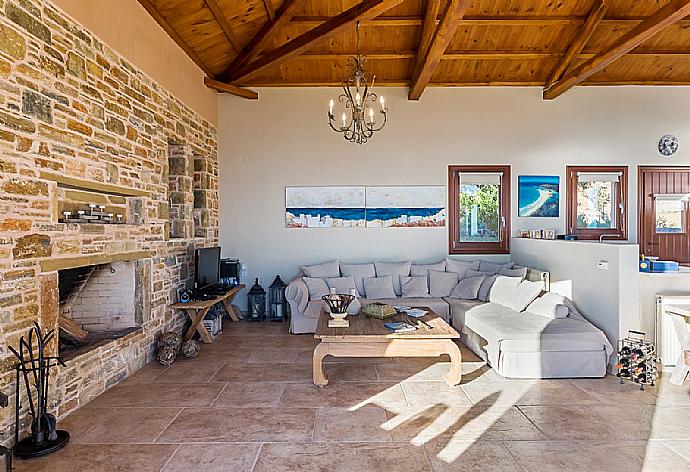 Living room with beautiful view . - Villa Diona . (Galería de imágenes) }}