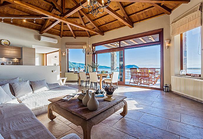 Living room with beautiful view . - Villa Diona . (Galería de imágenes) }}