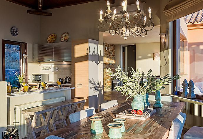 Equipped kitchen with dining area  . - Villa Diona . (Galería de imágenes) }}