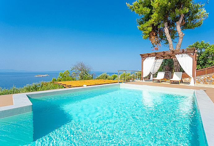 Private pool and terrace with panoramic sea views . - Villa Diona . (Galleria fotografica) }}