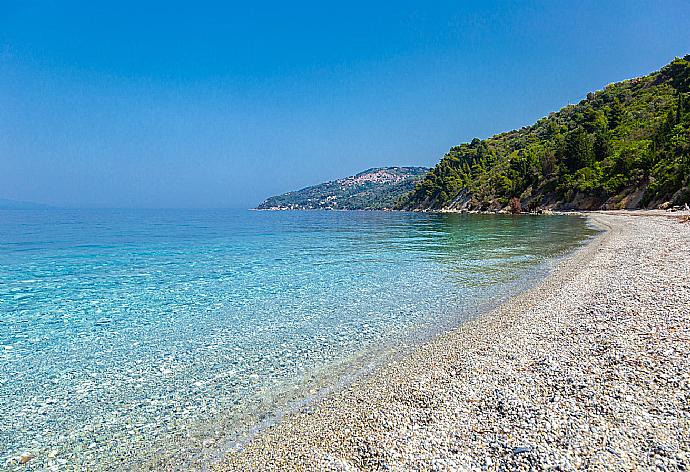 Local beach - only a 5 minute walk from Villa Diona . - Villa Diona . (Fotogalerie) }}