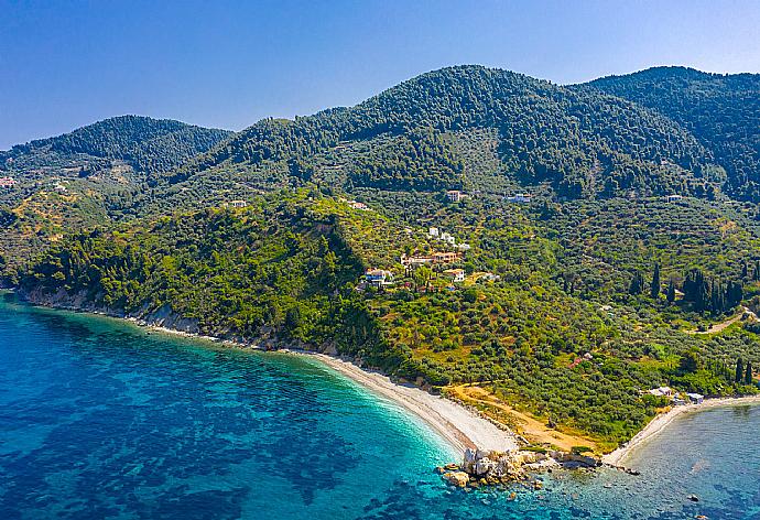 Local beach - only a 5 minute walk from Villa Diona . - Villa Diona . (Галерея фотографий) }}