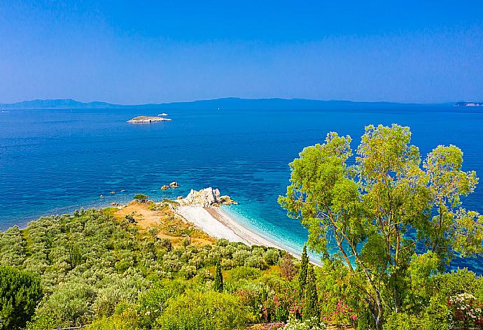 View of local beach from Villa Diona . - Villa Diona . (Galerie de photos) }}