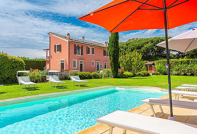 Beautiful villa with private pool, terrace, and garden . - Villa Rossa . (Fotogalerie) }}