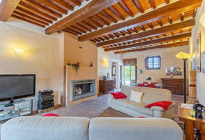 Living room with sofas, dining area, ornamental fireplace, piano, foosball table, WiFi internet, satellite TV, DVD player, and terrace access . - Villa Rossa . (Fotogalerie) }}