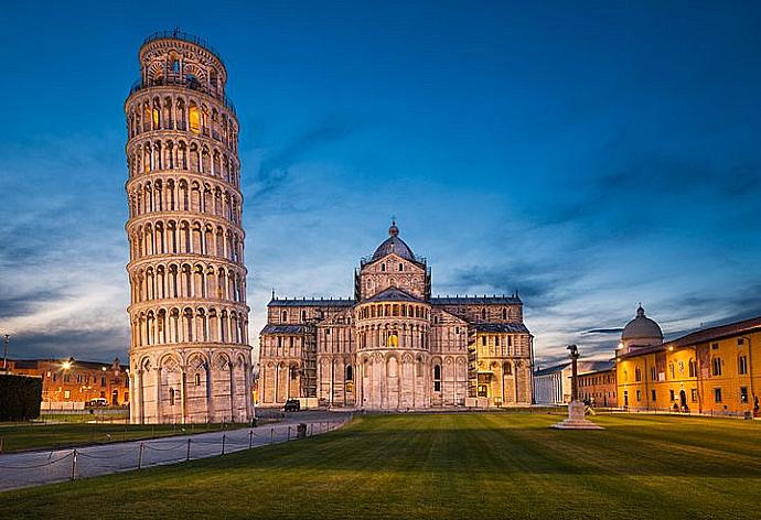 Pisa . - Villa Rossa . (Галерея фотографий) }}