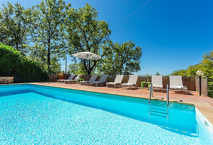 Private pool, terrace, and garden . - Villa Casa al Sole . (Галерея фотографий) }}