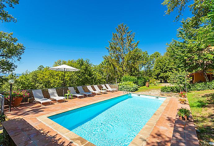 Private pool, terrace, and garden . - Villa Casa al Sole . (Fotogalerie) }}