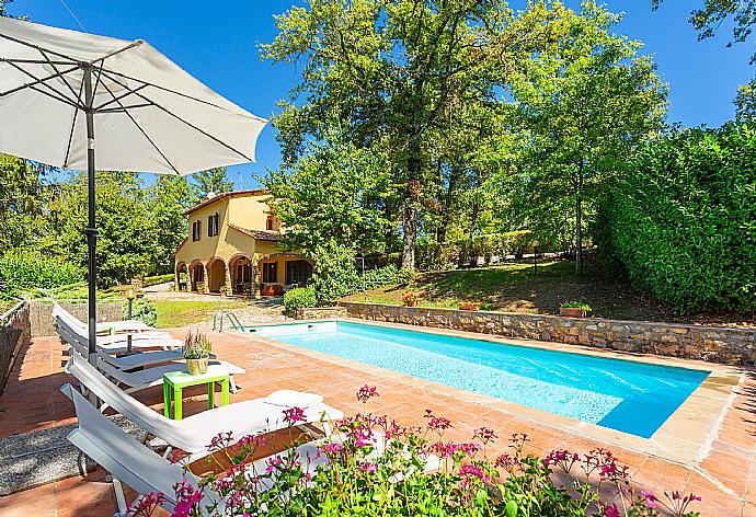 ,Beautiful villa with private pool, terrace, and garden . - Villa Casa al Sole . (Галерея фотографий) }}